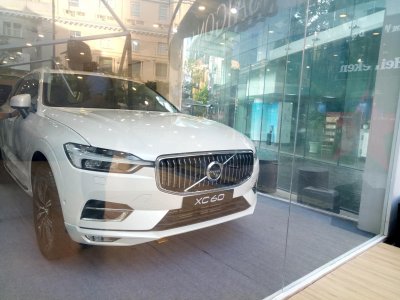 Giá lăn bánh xe Volvo XC60 2019 mới nhất.