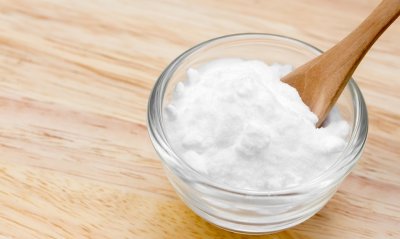 Khử mùi hải sản trên xe ô tô bằng bột baking soda.