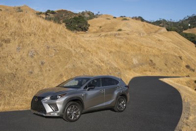 Lexus NX 2019.