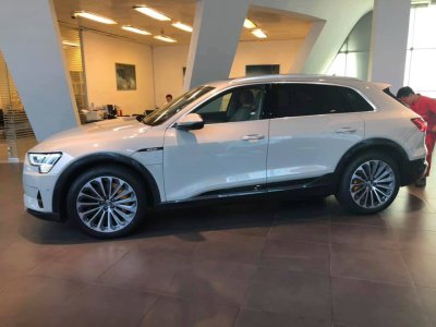 Audi E-Tron bất ngờ được trưng bày tại đại lý chính hãng ở Việt Nam 2 Audi E-Tron bất ngờ được trưng bày tại đại lý chính hãng ở Việt Nam a2