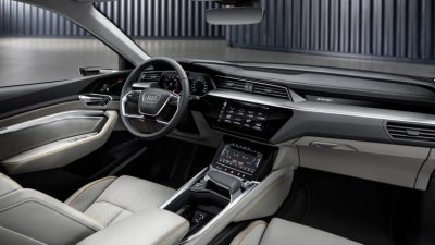 Audi E-Tron bất ngờ được trưng bày tại đại lý chính hãng ở Việt Nam 4 Audi E-Tron bất ngờ được trưng bày tại đại lý chính hãng ở Việt Nam a4