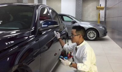 Mang xe đến gara uy tín để xử lý vết trầy xước nặng Mang xe đến gara uy tín để xử lý vết trầy xước nặng.