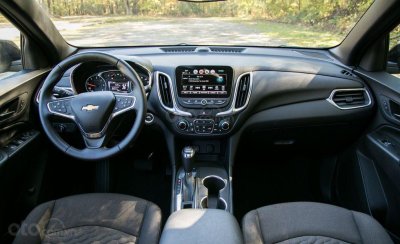 Nhược điểm của Chevrolet Equinox 2019: Chất liệu nội thất chưa tương xứng Nội thất xe Chevrolet Equinox 2019.