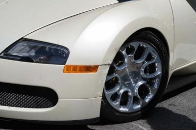 Bugatti Veyron trị giá hơn 40 tỷ đồng gặp "sao quả tạ" chỉ vài phút cùng chủ mới rời đại lý 5 Bugatti Veyron trị giá hơn 40 tỷ đồng gặp "sao quả tạ" chỉ vài phút cùng chủ mới rời đại lý a5