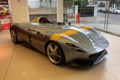 Ferrari Monza SP1 hét giá 42 tỷ đồng vẫn không có xe để bán 7 Ferrari Monza SP1 hét giá 42 tỷ đồng vẫn không có xe để bán a7