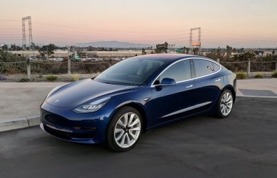Tesla Model 3 - Mẫu xe điện bán chạy nhất tại Mỹ trong năm 2018 Tesla Model 3