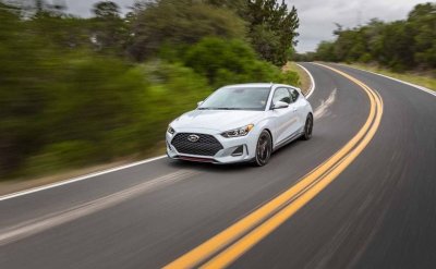 Hyundai Veloster Turbo R-Spec vận hành mạnh mẽ, an toàn cao.