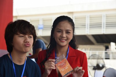Bộ tứ diễn viên "Về nhà đi con" hội ngộ tại lễ bàn giao xe VinFast Fadil 3 Bộ tứ diễn viên "Về nhà đi con" hội ngộ tại lễ bàn giao xe VinFast Fadil a3