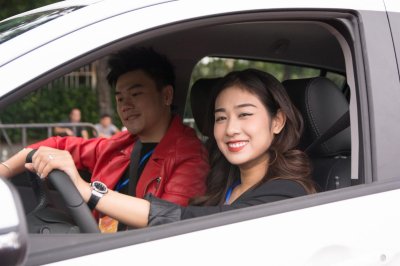 Bộ tứ diễn viên "Về nhà đi con" hội ngộ tại lễ bàn giao xe VinFast Fadil 18 Bộ tứ diễn viên "Về nhà đi con" hội ngộ tại lễ bàn giao xe VinFast Fadil a18