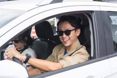 Bộ tứ diễn viên "Về nhà đi con" hội ngộ tại lễ bàn giao xe VinFast Fadil 14 Bộ tứ diễn viên "Về nhà đi con" hội ngộ tại lễ bàn giao xe VinFast Fadil a14