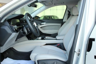 SUV điện Audi E-Tron chính thức cập bến showroom Audi Hồ Chí Minh 13 SUV điện Audi E-Tron chính thức cập bến showroom Audi Hồ Chí Minh 14