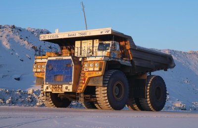 Siêu xe tải Belaz 75600 có thể chở được 50 con voi trưởng thành Siêu xe tải Belaz 75600 có thể chở được 50 con voi trưởng thành.