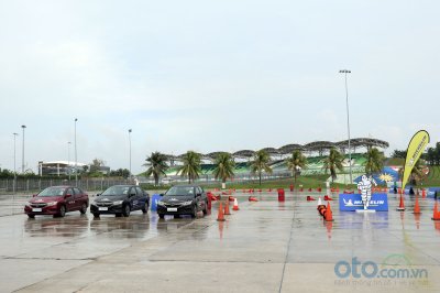 Michelin xây dựng các bài thử cho phóng viên các nước trải nghiệm Michelin xây dựng các bài thử cho phóng viên các nước trải nghiệm.