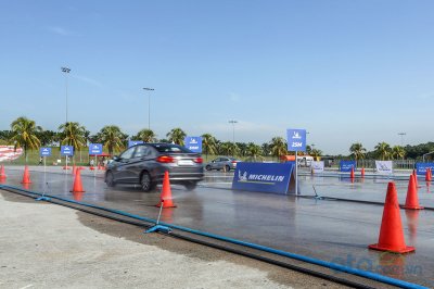 MICHELIN Energy XM2+ thể hiện sự vượt trội về quãng đường phanh ngắn 1 MICHELIN Energy XM2+ thể hiện sự vượt trội về quãng đường phanh ngắn 1.