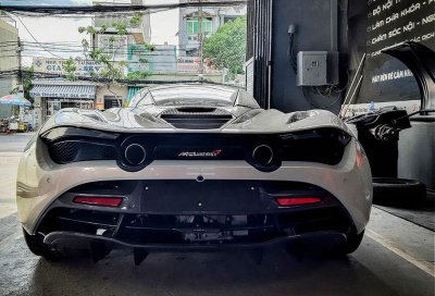 Khoảnh khắc McLaren 720S Launch Edition đầu tiên tại Việt Nam vi vu trên phố 4 Khoảnh khắc McLaren 720S Launch Edition đầu tiên tại Việt Nam vi vu trên phố a4
