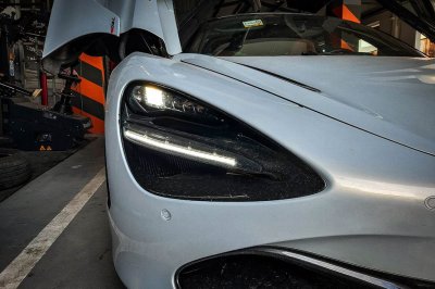 Khoảnh khắc McLaren 720S Launch Edition đầu tiên tại Việt Nam vi vu trên phố 10 Khoảnh khắc McLaren 720S Launch Edition đầu tiên tại Việt Nam vi vu trên phố a10