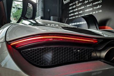 Khoảnh khắc McLaren 720S Launch Edition đầu tiên tại Việt Nam vi vu trên phố 11 Khoảnh khắc McLaren 720S Launch Edition đầu tiên tại Việt Nam vi vu trên phố a11