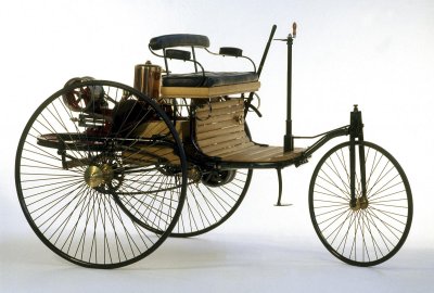 Giá bán xe Benz Patent Motorwagen lúc ra mắt khoảng 150 USD (~ hơn 4.000 USD bây giờ) Giá bán xe Benz Patent Motorwagen lúc ra mắt khoảng 150 USD (~ hơn 4.000 USD bây giờ).