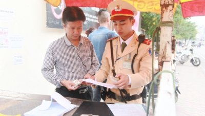 Bằng ô tô không thể thay thế bằng lái xe máy Bằng ô tô không thể thay thế bằng lái xe máy.