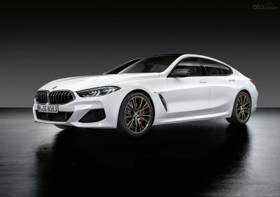 BMW 8-Series Gran Coupe góc 3/4 đầu xe