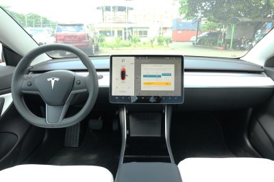 “Hàng nóng” Tesla Model 3 thứ 2 cập bến Việt Nam với ngoại thất đỏ rực 6 “Hàng nóng” Tesla Model 3 thứ 2 cập bến Việt Nam với ngoại thất đỏ rực a6