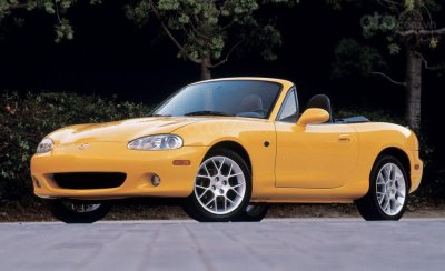 2002: Hai màu tùy chọn, một MX-5 phiên bản đặc biệt 2002: Hai màu tùy chọn, một MX-5 phiên bản đặc biệt.