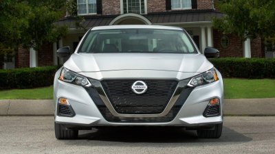 Đánh giá xe Nissan Altima 2019 sau 65.000 km đi được - ảnh 1 Đầu xe Nissan Altima 2019