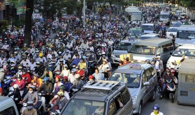 Tốc độ tối đa theo quy định đối với xe ô tô trong khu vực đông dân cư là 40 km/h Tốc độ tối đa theo quy định đối với xe ô tô trong khu vực đông dân cư là 40 km/h.