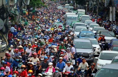 Người điều khiển phương tiện tham gia giao thông phải có bằng lái xe phù hợp Người điều khiển phương tiện tham gia giao thông phải có bằng lái xe phù hợp.