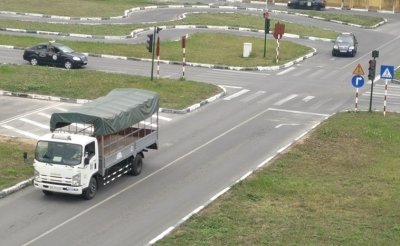 Bằng lái xe hạng C được phép lái ô tô tải, máy kéo có tải trọng dưới 3,5 tấn và trên 3,5 tấn Bằng lái xe hạng C được phép lái ô tô tải, máy kéo có tải trọng dưới 3,5 tấn và trên 3,5 tấn.