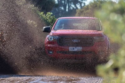 Ford Ranger Sport 2019 lội nước