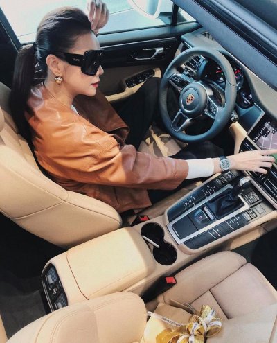 Thanh Hằng chia sẻ hình ảnh cùng chiếc Porsche Macan mới tậu Thanh Hằng chia sẻ hình ảnh cùng chiếc Porsche Macan