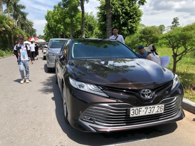 Toyota Camry 2019 xuất hiện tại đường lái thử của Hội chợ Oto.com.vn Toyota Camry 2019 xuất hiện tại đường lái thử