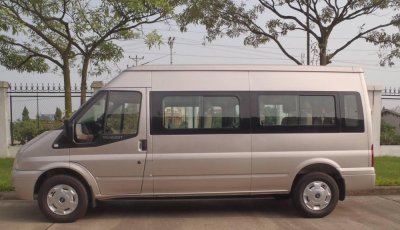 Ford Transit giá lăn bánh KM 032023 thông số xe trả góp