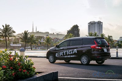 Đánh giá xe Suzuki Ertiga 2019: Đuôi xe đã bớt đi các nét thiết kế đơn điệu bo tròn Đánh giá xe Suzuki Ertiga 2019: Đuôi xe đã bớt đi các nét thiết kế đơn điệu bo tròn.