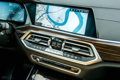 Trang bị công nghệ hiện đai cũng là điểm không thể thiếu trên BMW X5 Trang bị công nghệ hiện đai trên BMW X5