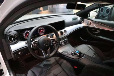 Giá lăn bánh xe Mercedes-Benz E-Class 2019 mới ra mắt khách Việt 2 Giá lăn bánh xe Mercedes-Benz E-Class 2019 mới ra mắt khách Việt 2a