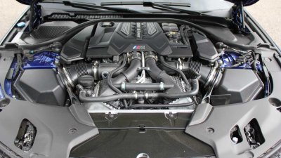 Ưu điểm của BMW M5 Competition 2019 - ảnh 1 Động cơ của BMW M5 Competition 2019.