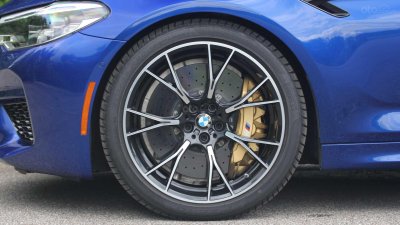 Nhược điểm của BMW M5 Competition 2019 - ảnh 2 Bánh xe BMW M5 Competition 2019.