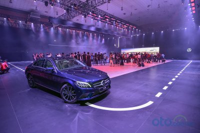 Một sàn catwalk cỡ lớn được thiết kế tại Mercedes-Benz Fascination 2019 Một sàn catwalk cỡ lớn được thiết kế tại Mercedes-Benz Fascination 2019.