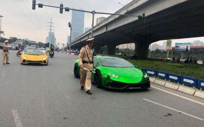 CSGT không được ra giữa đường tuýt còi, giật chìa khoá xe của người vi phạm 2 CSGT không được ra giữa đường tuýt còi, giật chìa khoá xe của người vi phạm 2a