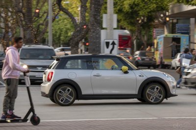 MINI Cooper SE thừa hưởng kiểu cách đặc trưng MINI Cooper SE thừa hưởng kiểu cách đặc trưng
