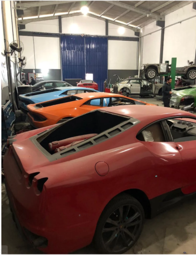 Đột nhập nhà máy sản xuất siêu xe Ferrari và Lamborghini "nhái" a6