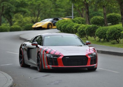 Audi R8 V10 Plus góp mặt trong video cưới 