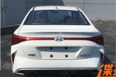 Hyundai Accent nâng cấp mới - đuôi xe