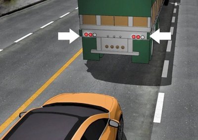 Kinh nghiệm giữ an toàn cho bản thân khi không may chạy vào vùng điểm mù container 2 Kinh nghiệm giữ an toàn cho bản thân khi không may chạy vào vùng điểm mù container 2a