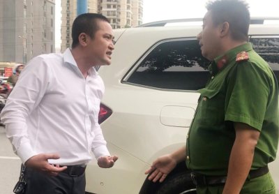 Niêm phong xe, CSGT có phải chịu trách nhiệm với tài sản bên trong? 2 Niêm phong xe, CSGT có phải chịu trách nhiệm với tài sản bên trong? 2a