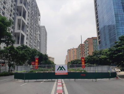 Nhiều tuyến đường tại Mỹ Đình bị rào chắn để làm đường đua F1 1 Nhiều tuyến đường tại Mỹ Đình bị rào chắn để làm đường đua F1 1a