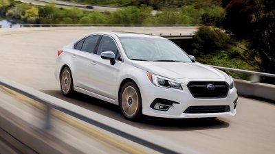 Những mẫu xe an toàn giá rẻ nhất tại Mỹ - Subaru Legacy