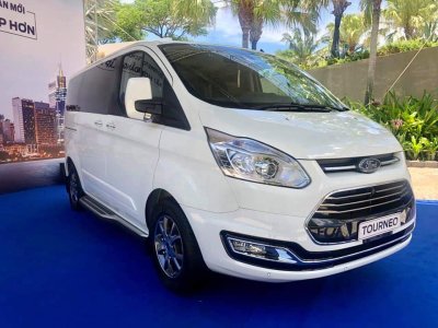 Giá lăn bánh xe Ford Tourneo 2019 1 Giá lăn bánh xe Ford Tourneo 2019 a1